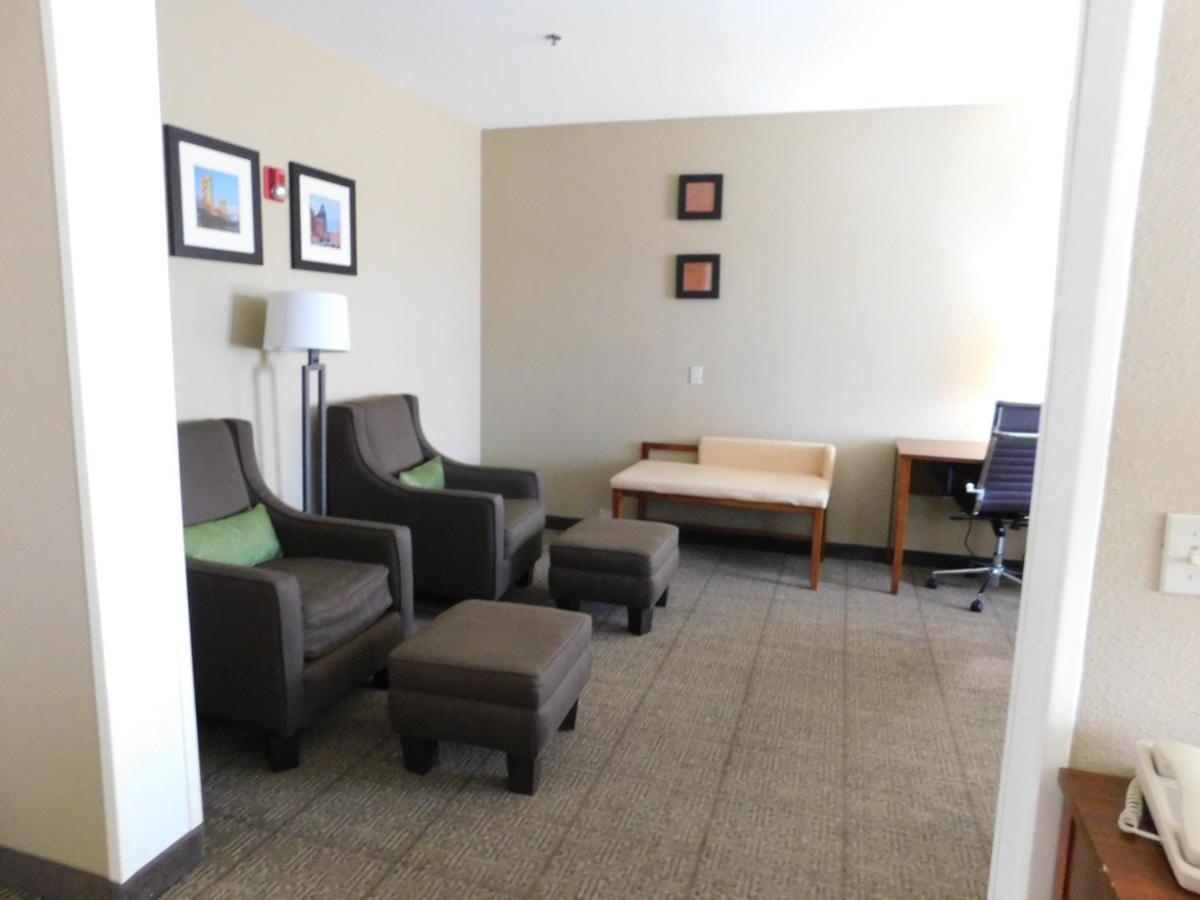 Comfort Inn & Suites Sacramento - University Area Екстер'єр фото