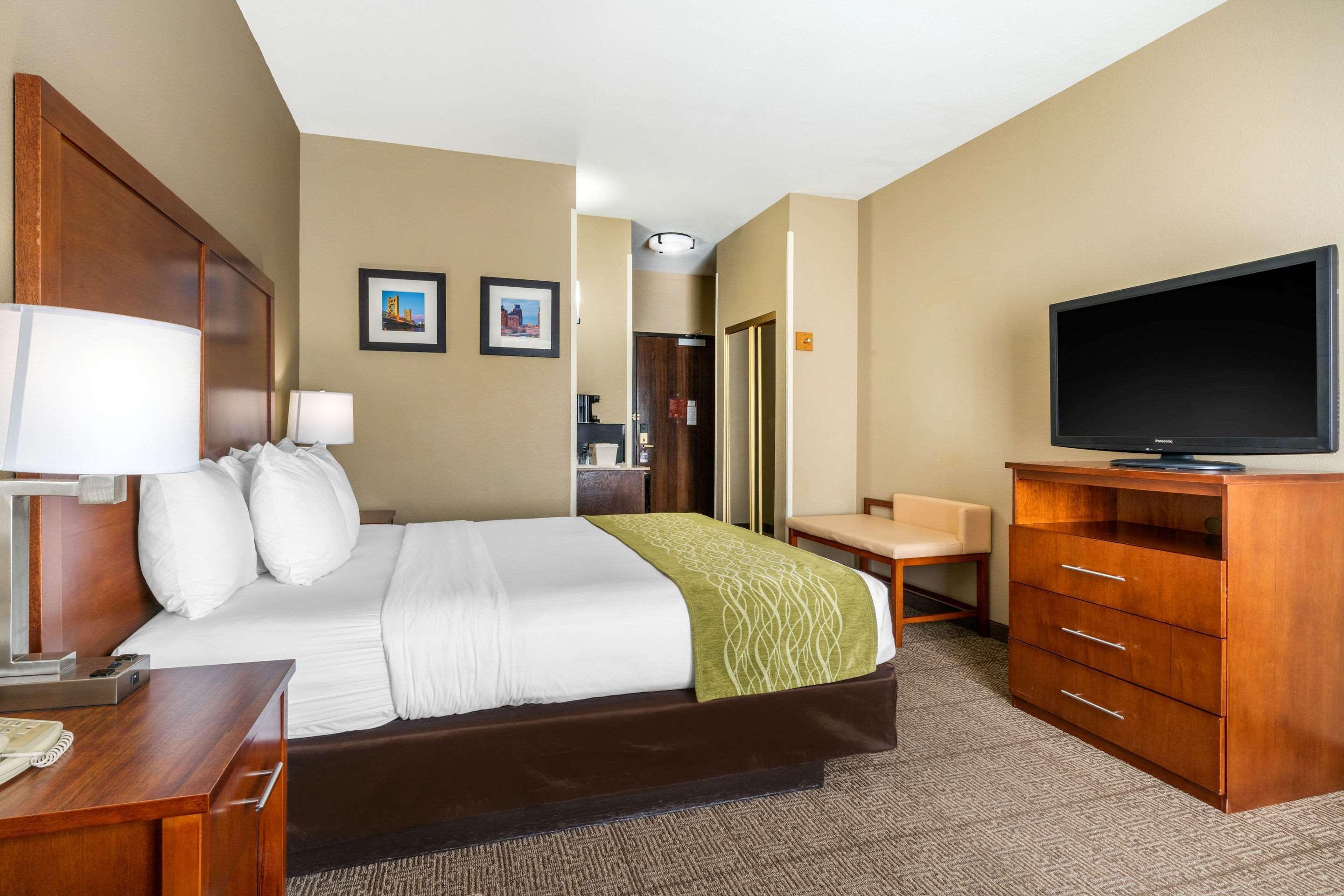 Comfort Inn & Suites Sacramento - University Area Екстер'єр фото