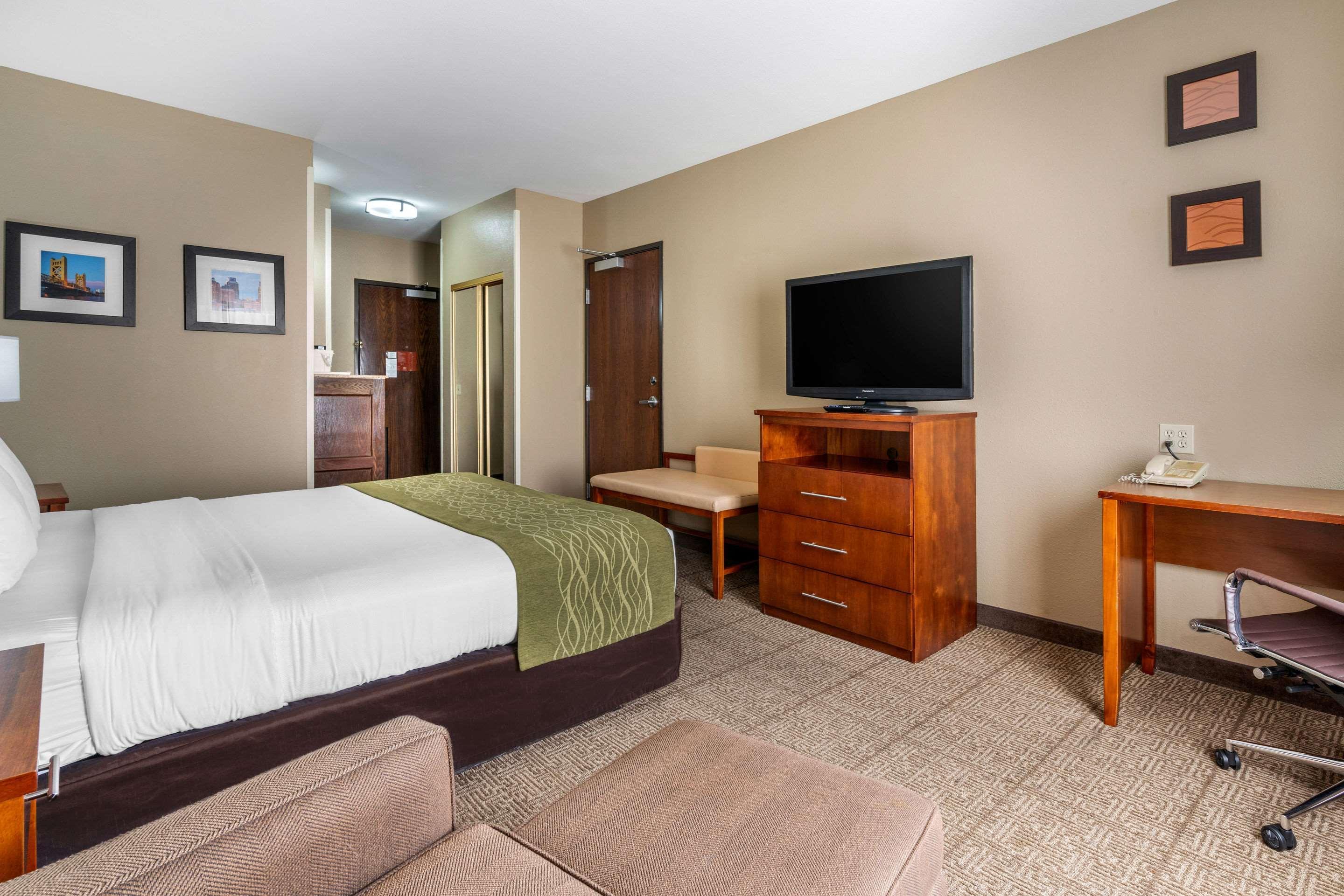 Comfort Inn & Suites Sacramento - University Area Екстер'єр фото