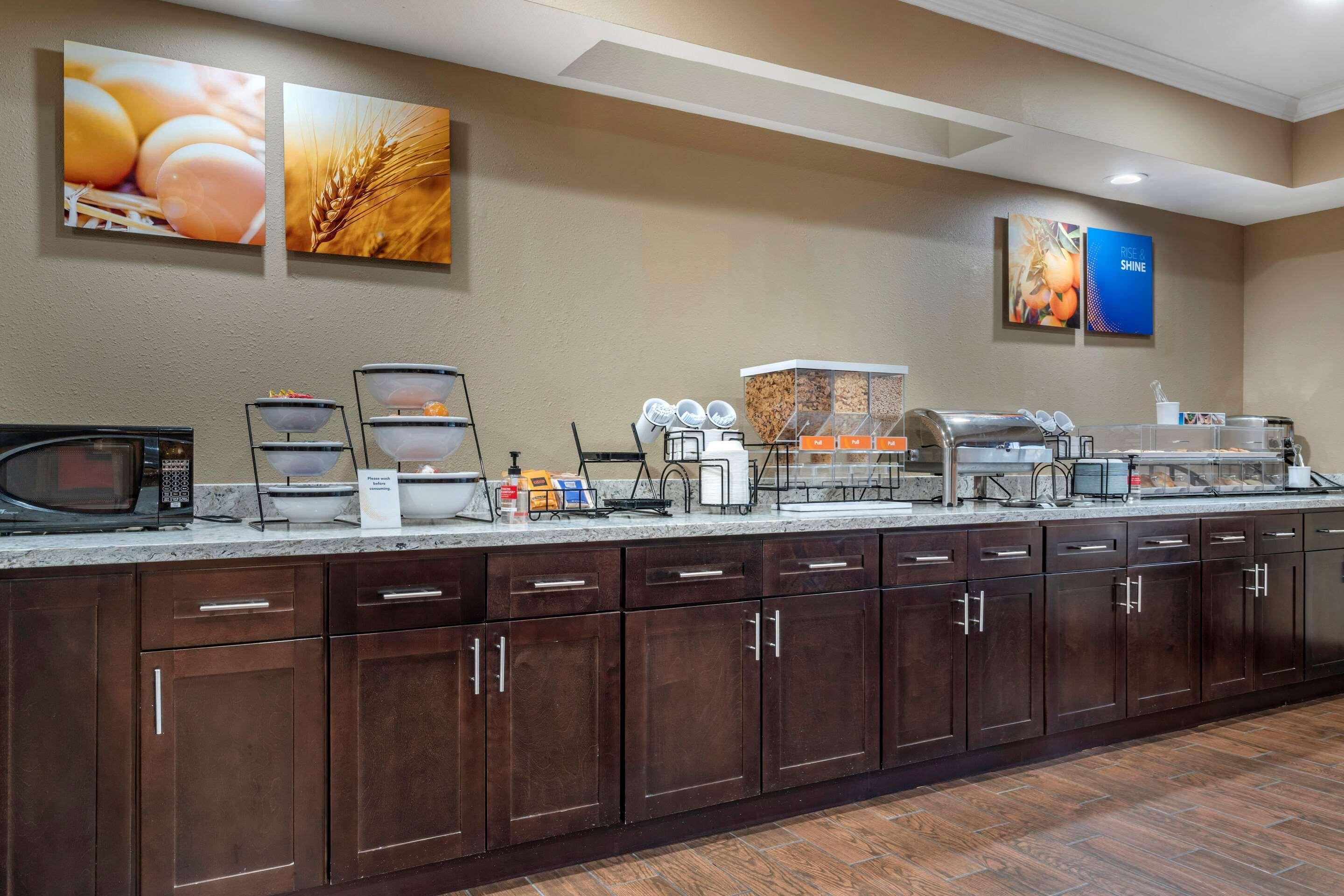 Comfort Inn & Suites Sacramento - University Area Екстер'єр фото