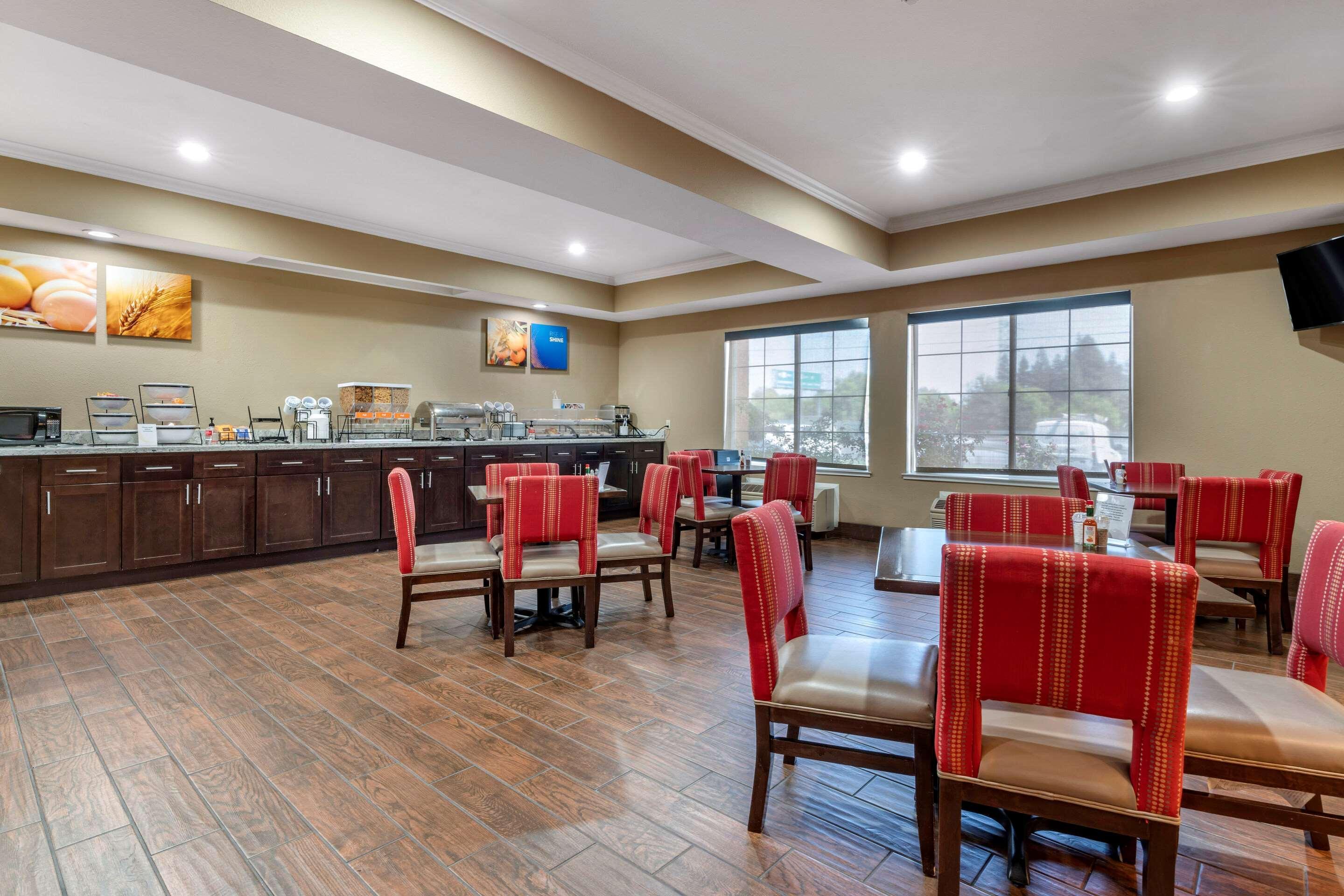 Comfort Inn & Suites Sacramento - University Area Екстер'єр фото