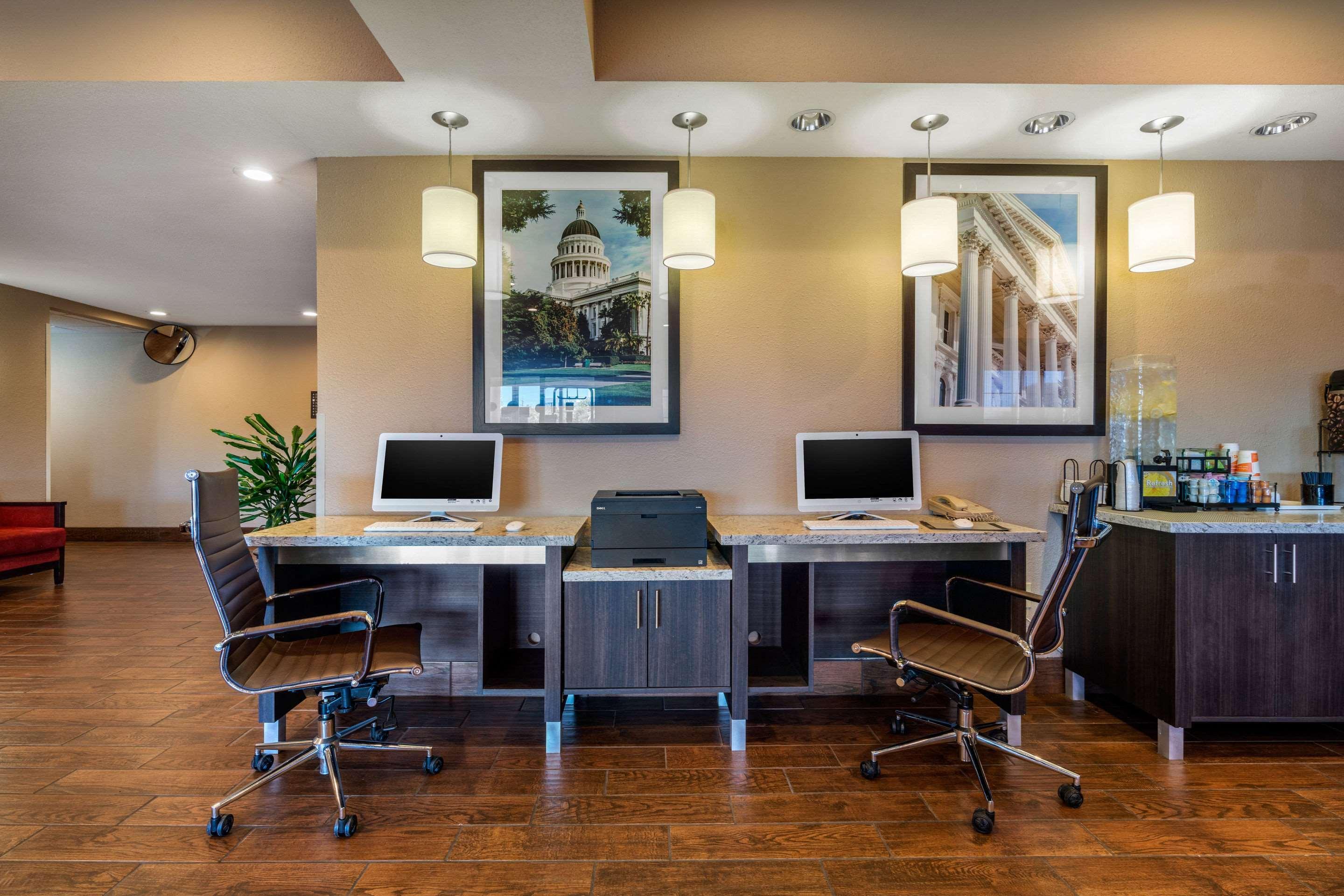 Comfort Inn & Suites Sacramento - University Area Екстер'єр фото