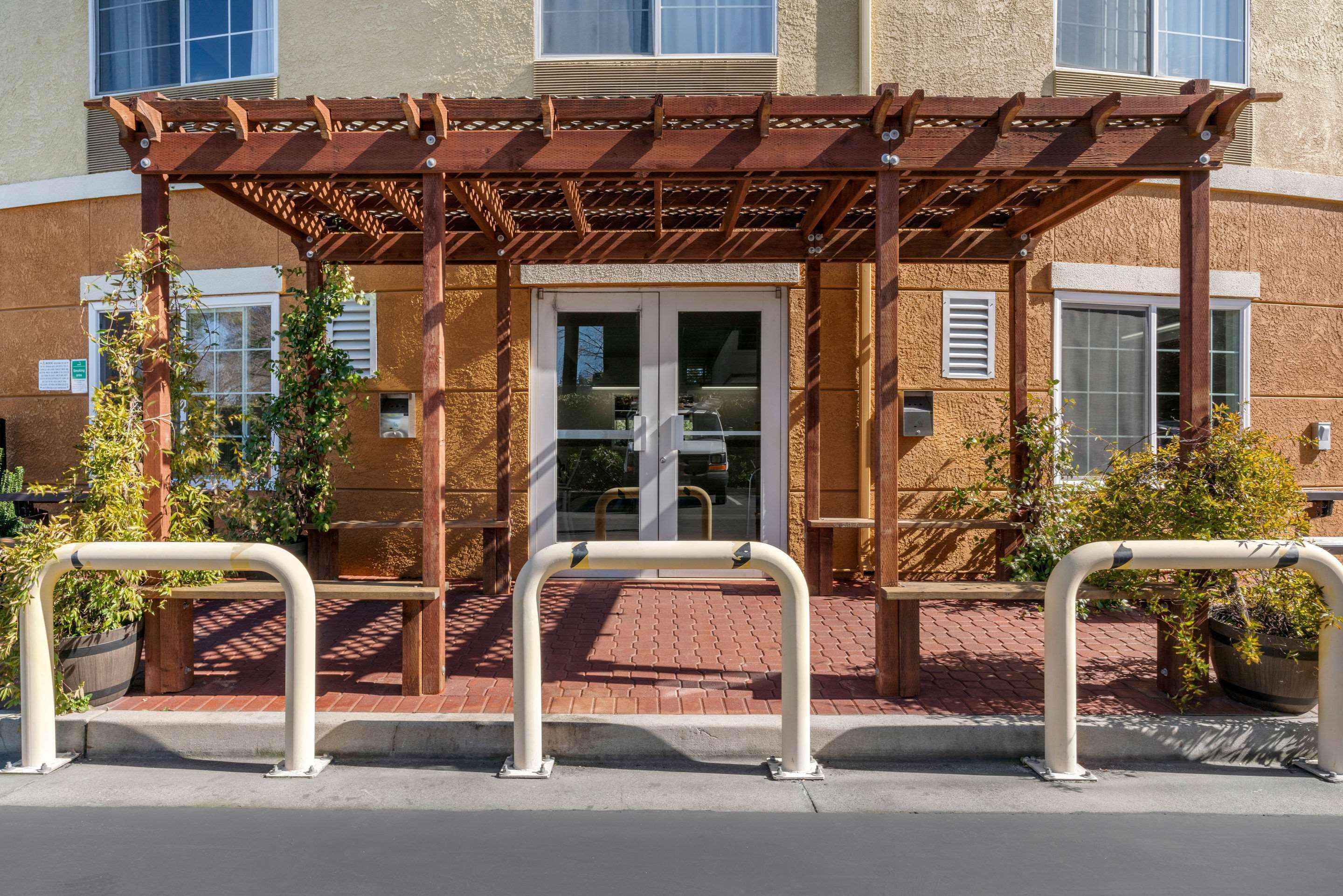 Comfort Inn & Suites Sacramento - University Area Екстер'єр фото