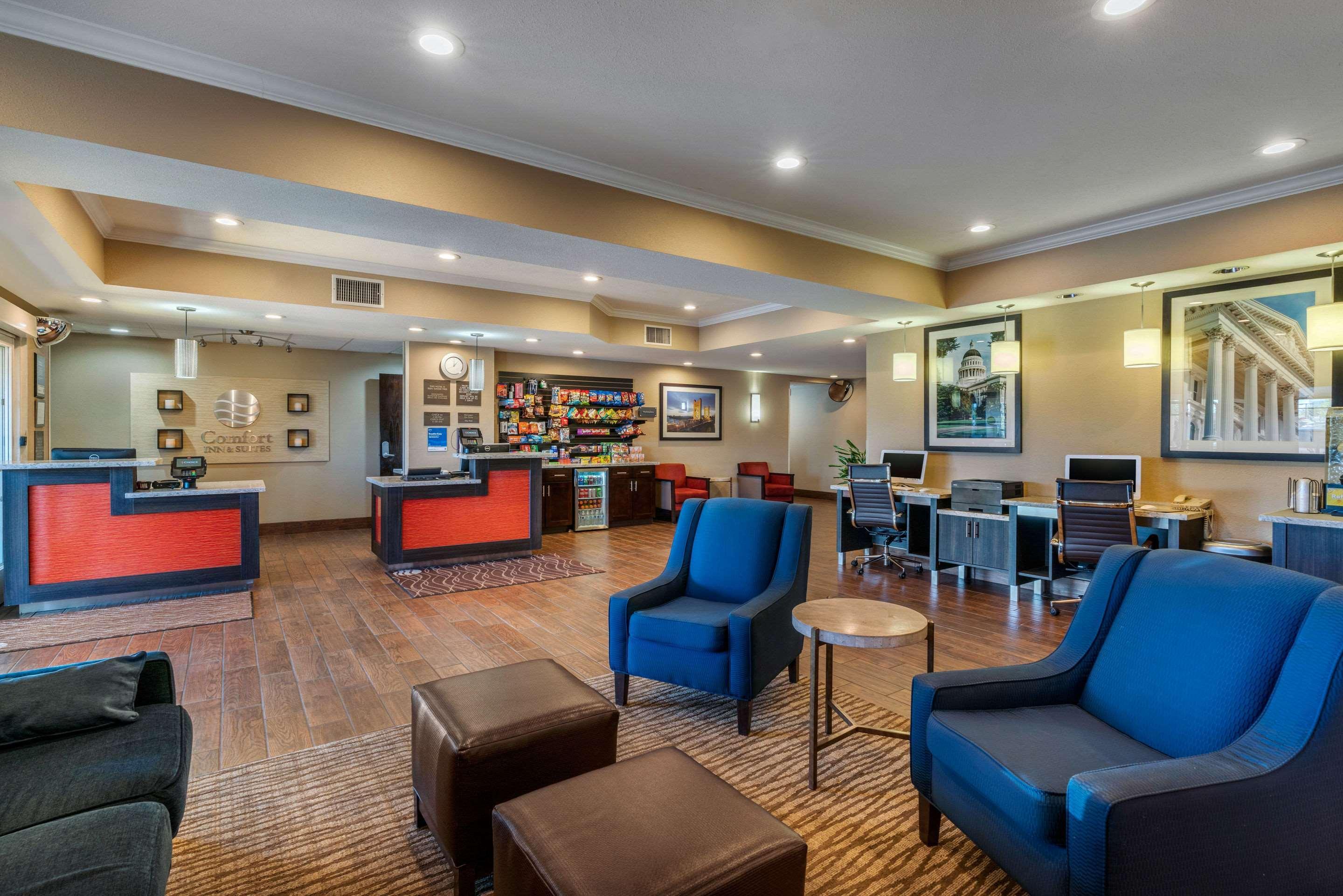 Comfort Inn & Suites Sacramento - University Area Екстер'єр фото