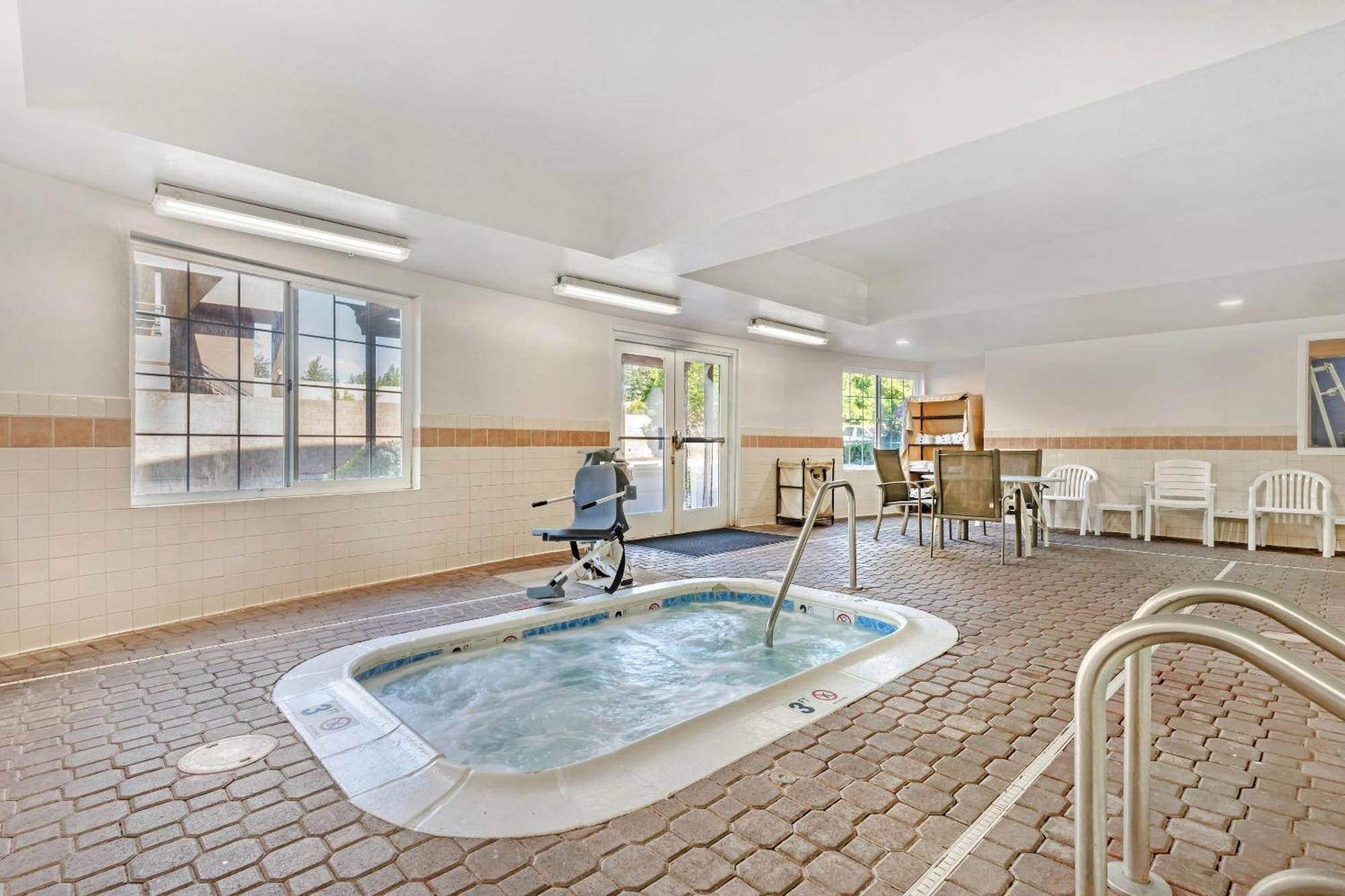 Comfort Inn & Suites Sacramento - University Area Екстер'єр фото