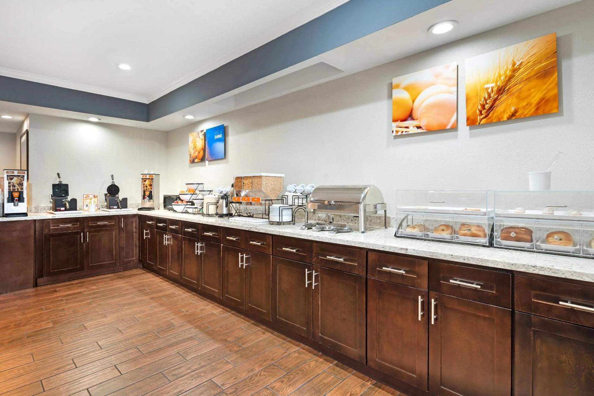 Comfort Inn & Suites Sacramento - University Area Екстер'єр фото