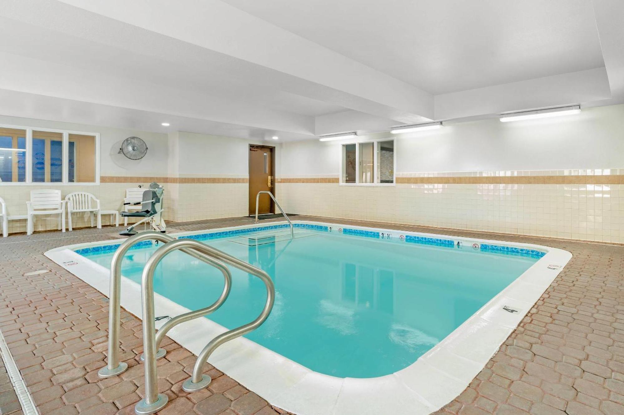 Comfort Inn & Suites Sacramento - University Area Екстер'єр фото