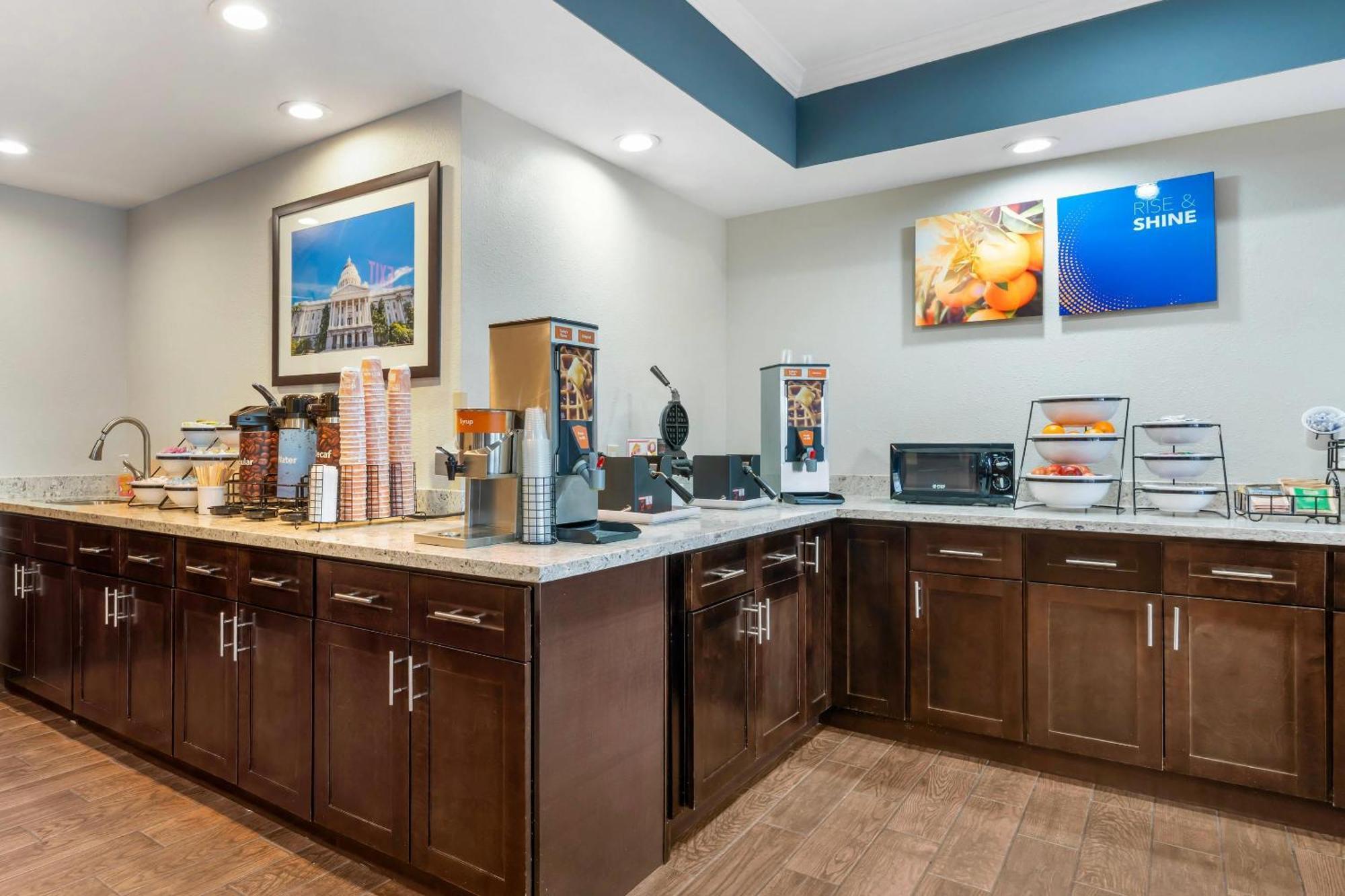 Comfort Inn & Suites Sacramento - University Area Екстер'єр фото